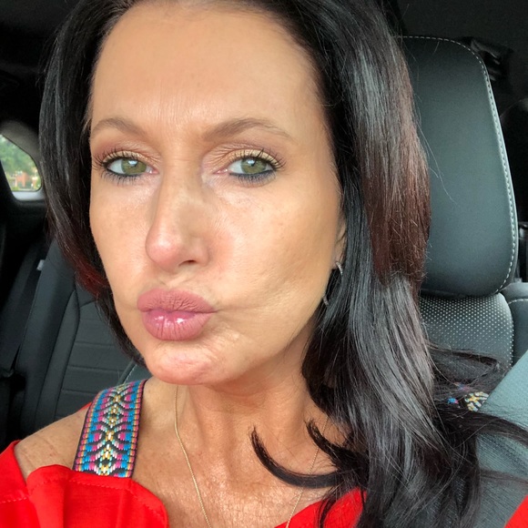 Meet your Posher, Kelli - Picture 1 of 1